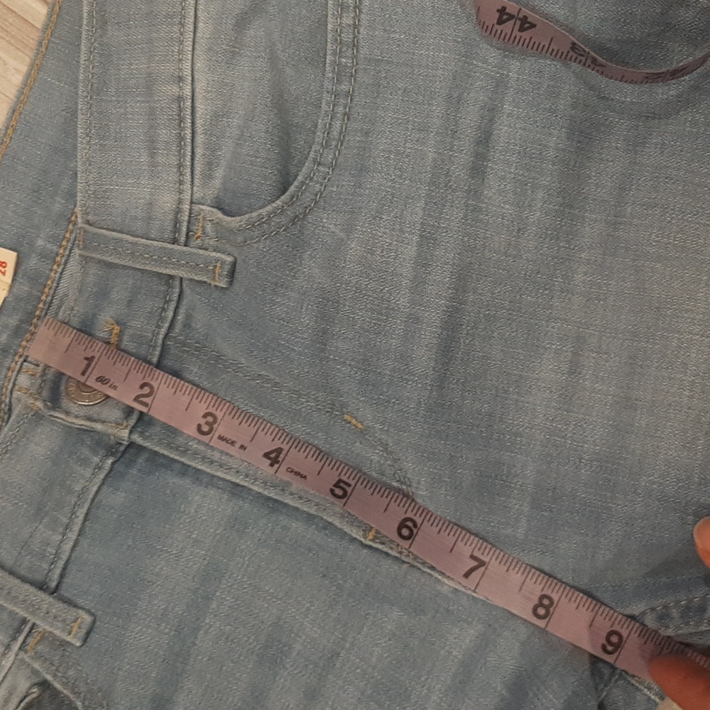 Levis - Picture 10 of 10